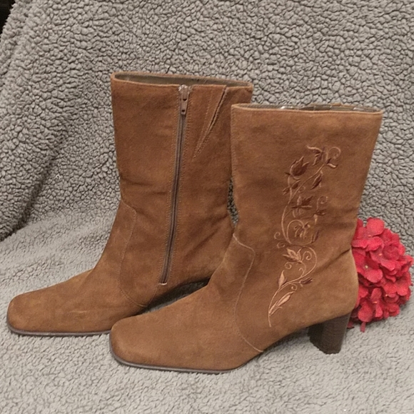 White Mountain Suede Leather Mid-Calf Boots - Picture 3 of 8